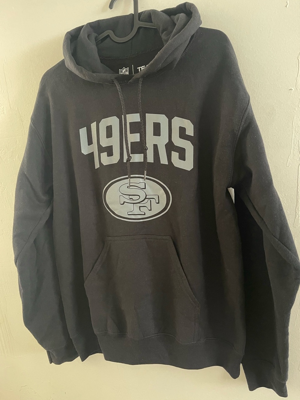 Team Apparel San Francisco 49ERS Black Hoodie with Gray Logo
